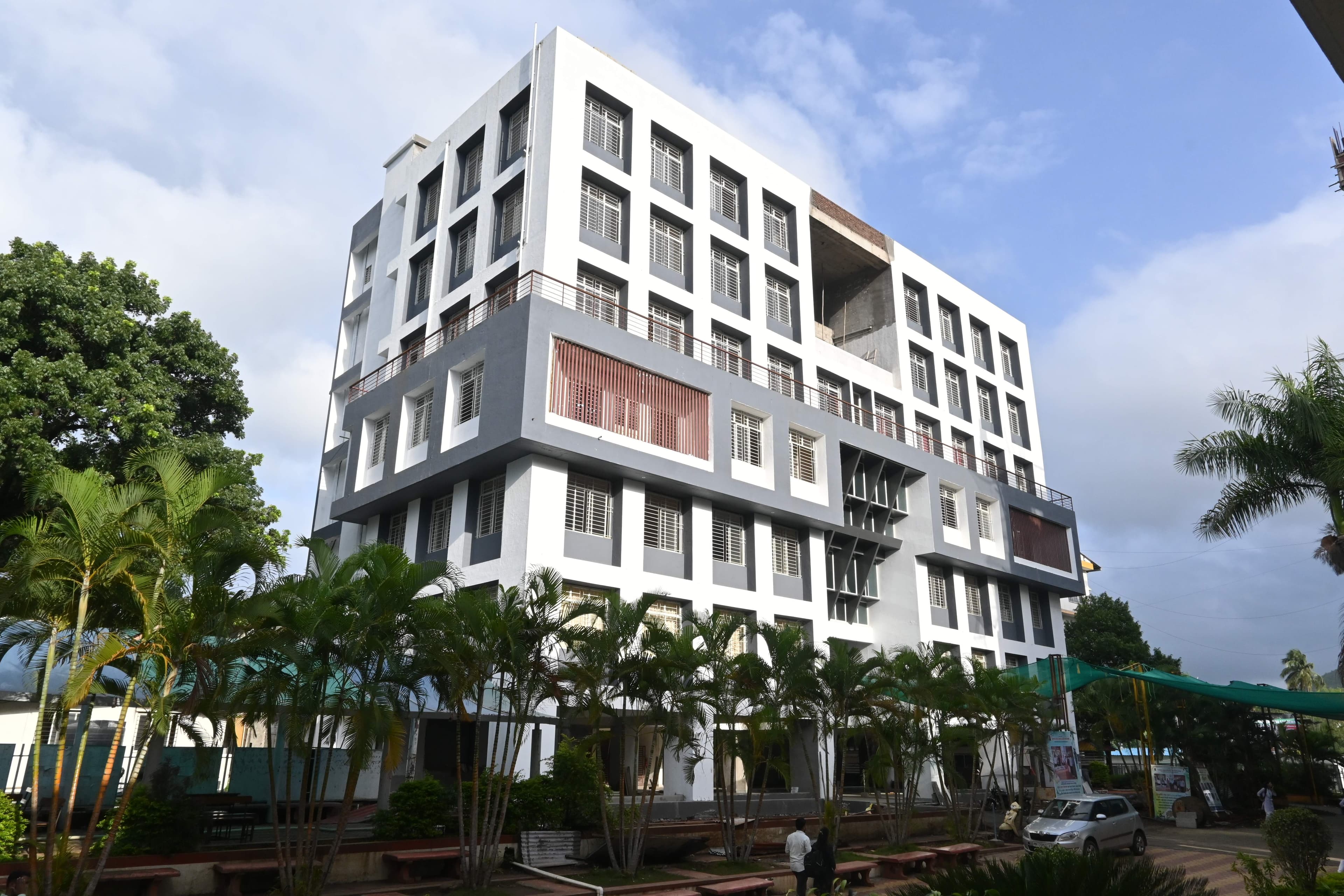 Yashavantrao Chavan Institute of Science Building